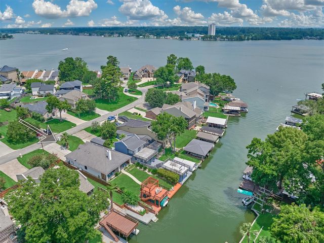 738 Lake View Drive, Montgomery, TX 77356