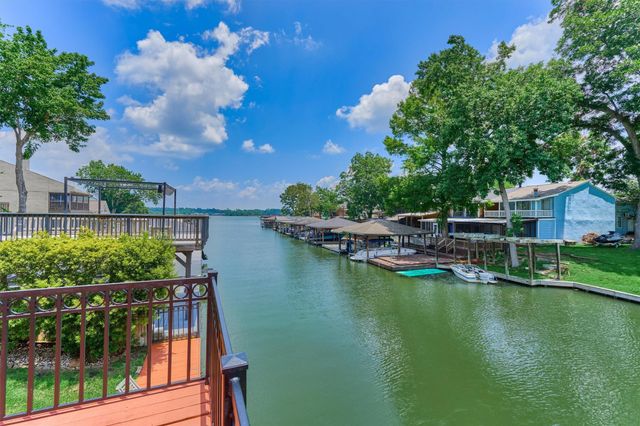 738 Lake View Drive, Montgomery, TX 77356