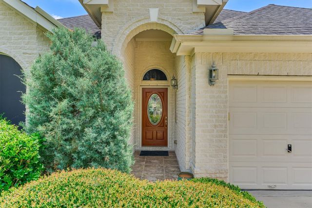 738 Lake View Drive, Montgomery, TX 77356