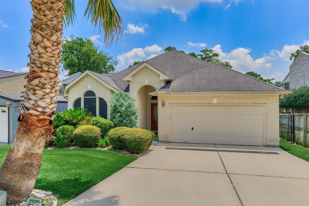 738 Lake View Drive, Montgomery, TX 77356