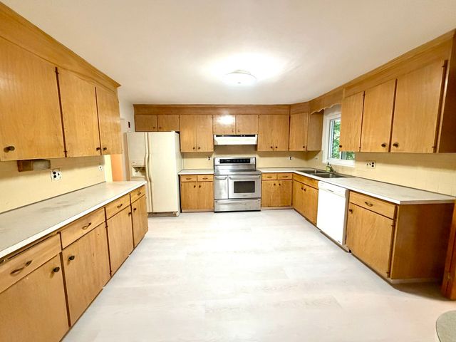 153 Hawthorne Rd 153, Waltham, MA 02451