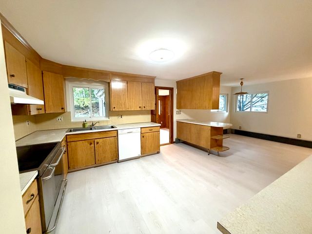 153 Hawthorne Rd 153, Waltham, MA 02451