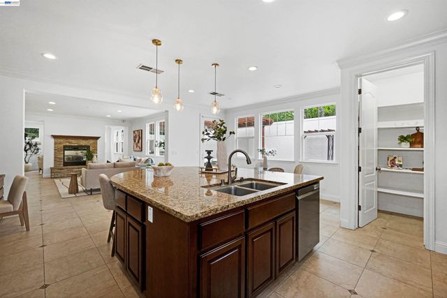 826 Thayer Ct, San Ramon, CA 94582