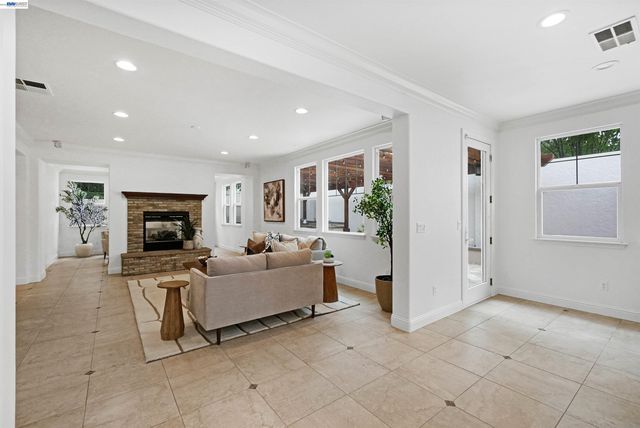 826 Thayer Ct, San Ramon, CA 94582