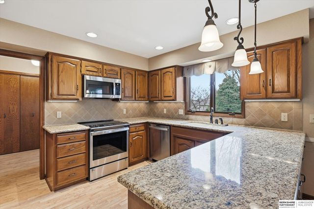 16566 Valley Avenue, Omaha, NE 68130