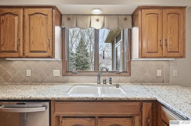 16566 Valley Avenue, Omaha, NE 68130