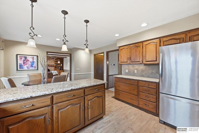 16566 Valley Avenue, Omaha, NE 68130