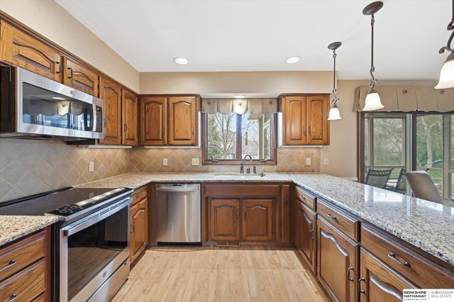 16566 Valley Avenue, Omaha, NE 68130