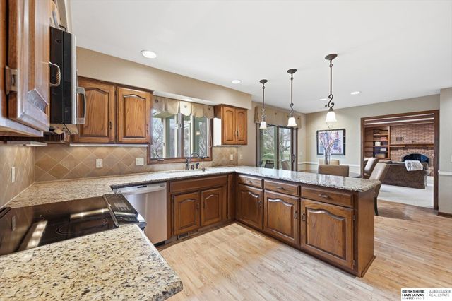 16566 Valley Avenue, Omaha, NE 68130