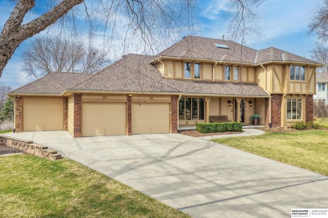 16566 Valley Avenue, Omaha, NE 68130