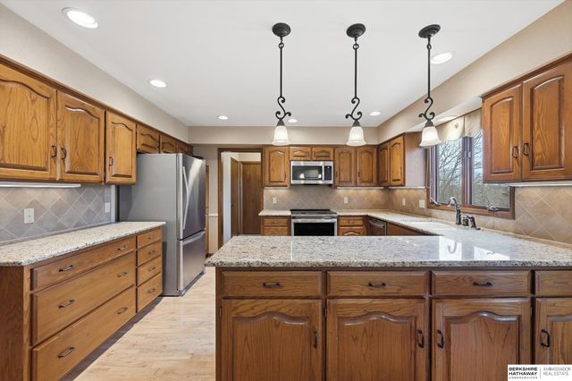 16566 Valley Avenue, Omaha, NE 68130