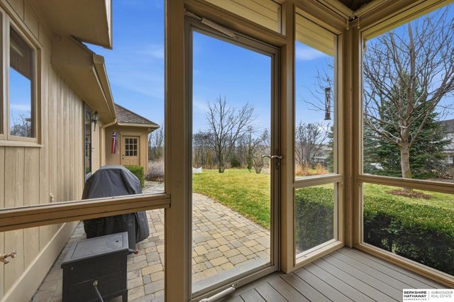 16566 Valley Avenue, Omaha, NE 68130