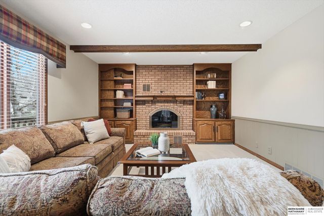 16566 Valley Avenue, Omaha, NE 68130