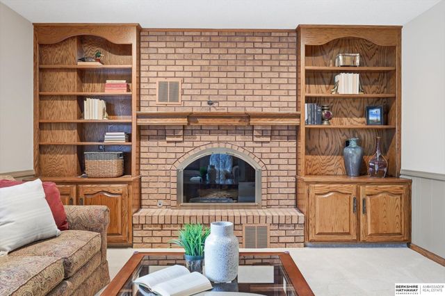 16566 Valley Avenue, Omaha, NE 68130