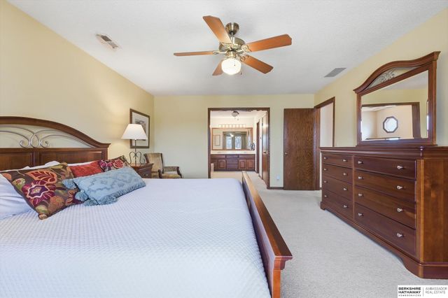 16566 Valley Avenue, Omaha, NE 68130