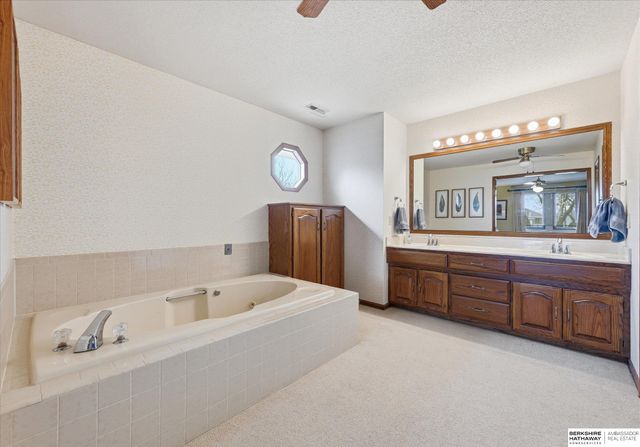 16566 Valley Avenue, Omaha, NE 68130