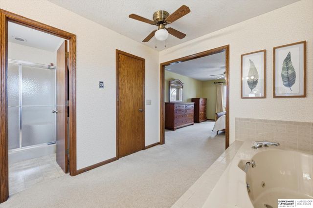 16566 Valley Avenue, Omaha, NE 68130