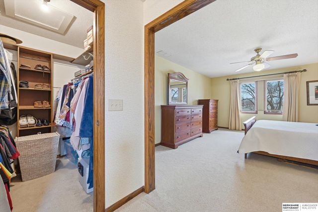 16566 Valley Avenue, Omaha, NE 68130