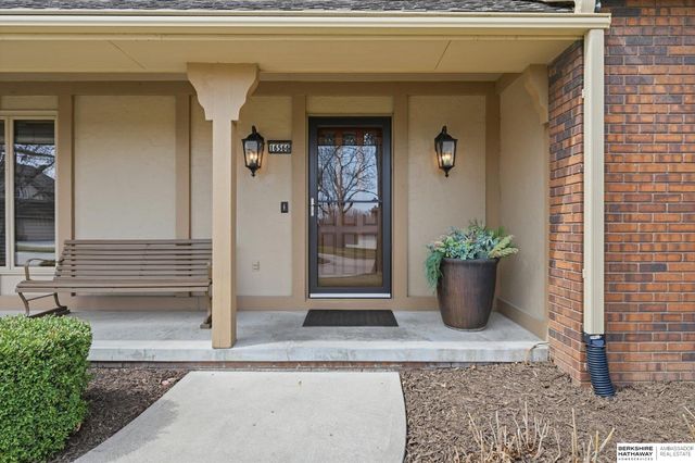 16566 Valley Avenue, Omaha, NE 68130