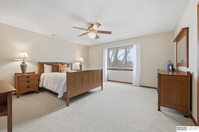 16566 Valley Avenue, Omaha, NE 68130