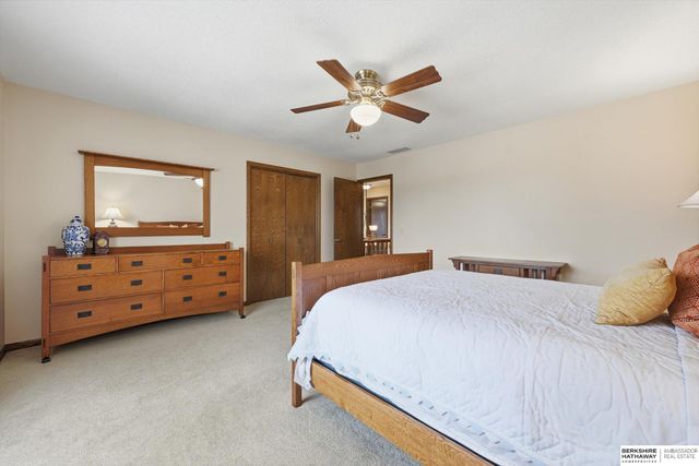 16566 Valley Avenue, Omaha, NE 68130