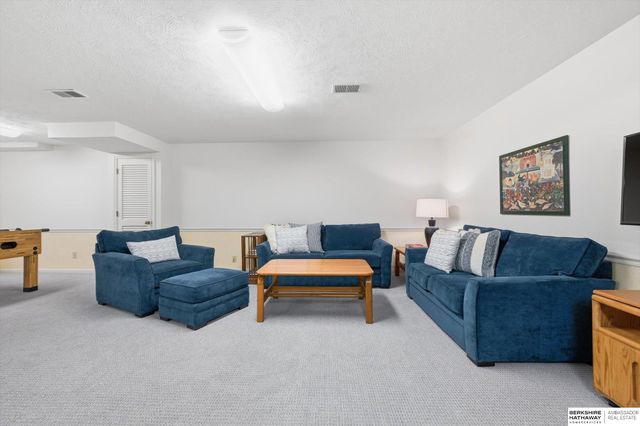 16566 Valley Avenue, Omaha, NE 68130