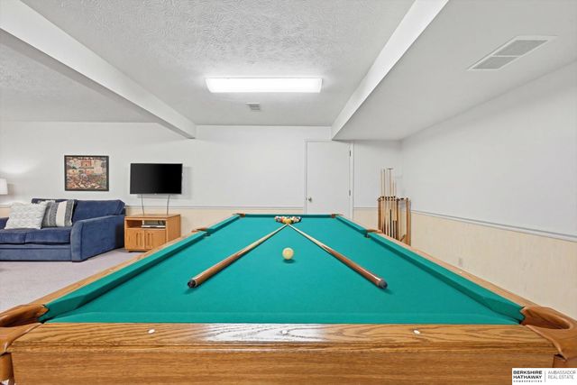 16566 Valley Avenue, Omaha, NE 68130