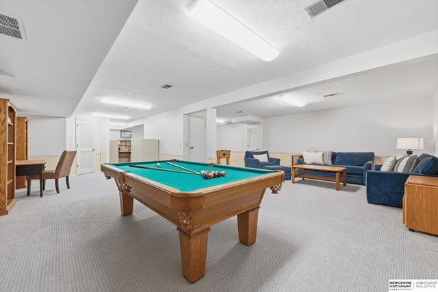 16566 Valley Avenue, Omaha, NE 68130