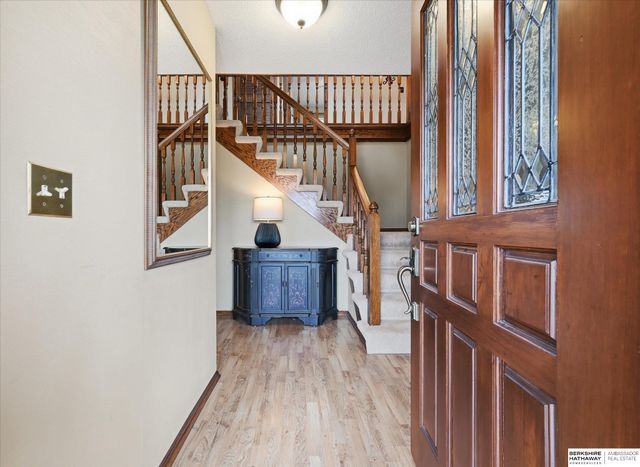 16566 Valley Avenue, Omaha, NE 68130