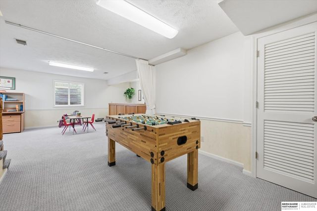 16566 Valley Avenue, Omaha, NE 68130