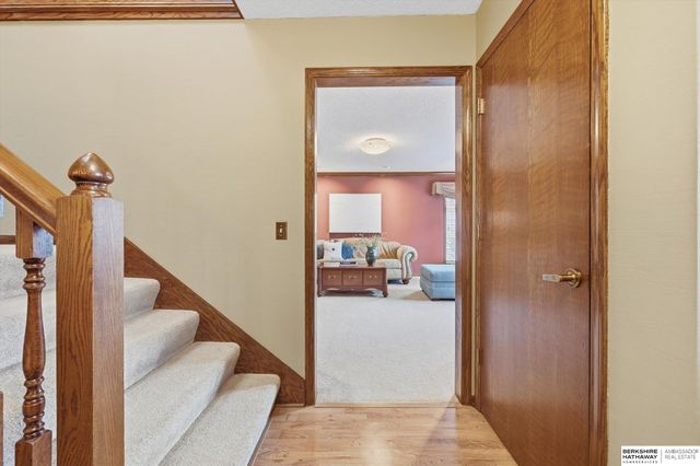 16566 Valley Avenue, Omaha, NE 68130