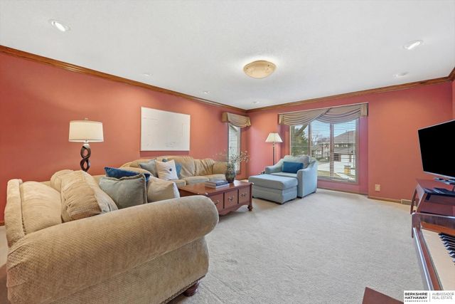 16566 Valley Avenue, Omaha, NE 68130