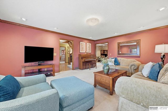 16566 Valley Avenue, Omaha, NE 68130