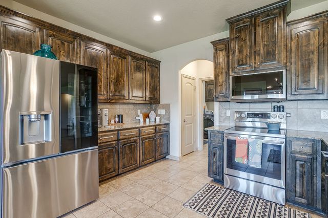 6104 Kentucky Street, Joshua, TX 76058