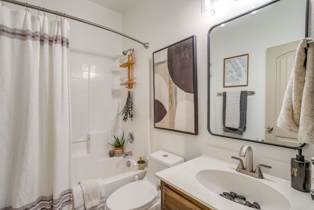 6104 Kentucky Street, Joshua, TX 76058