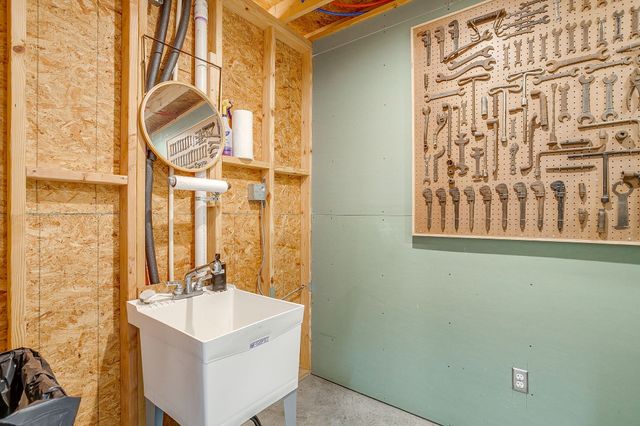 6104 Kentucky Street, Joshua, TX 76058