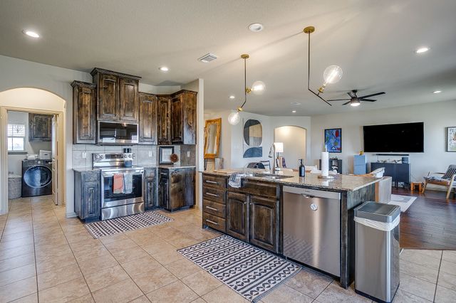 6104 Kentucky Street, Joshua, TX 76058