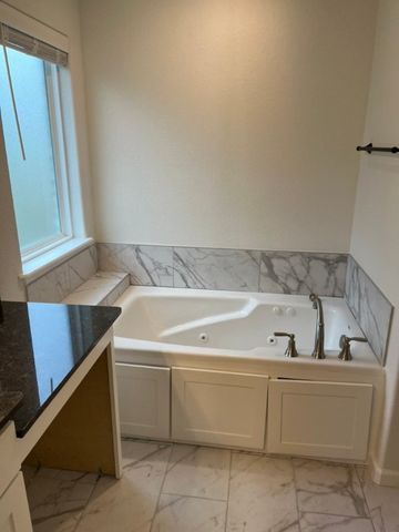 4788 W Monaco Bend, Fayetteville, AR 72704