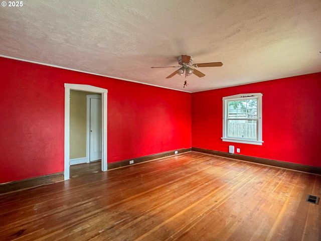 1734 Se BROOKWOOD Ave, Hillsboro, OR 97123