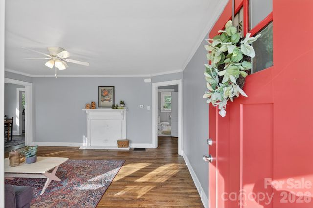713 Prospect Street NW, Lenoir, NC 28645