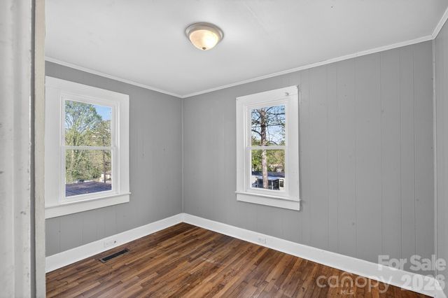 713 Prospect Street NW, Lenoir, NC 28645