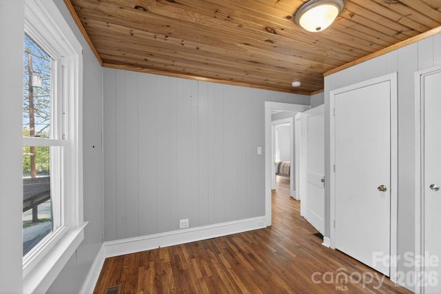 713 Prospect Street NW, Lenoir, NC 28645