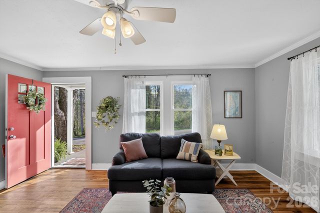 713 Prospect Street NW, Lenoir, NC 28645