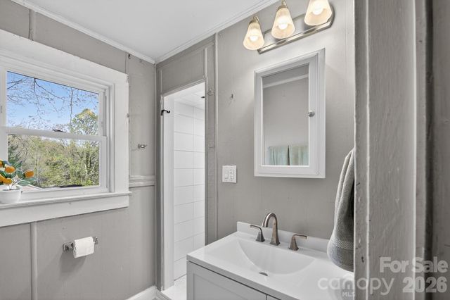 713 Prospect Street NW, Lenoir, NC 28645