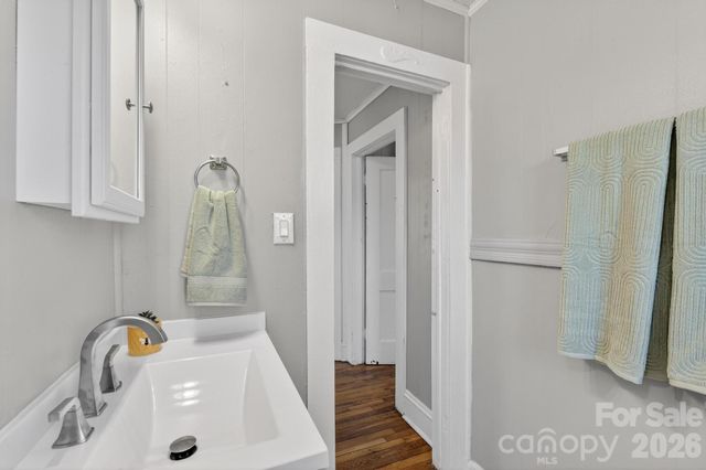 713 Prospect Street NW, Lenoir, NC 28645