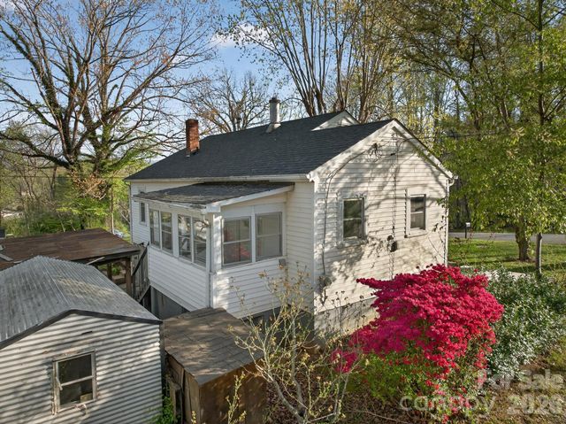 713 Prospect Street NW, Lenoir, NC 28645