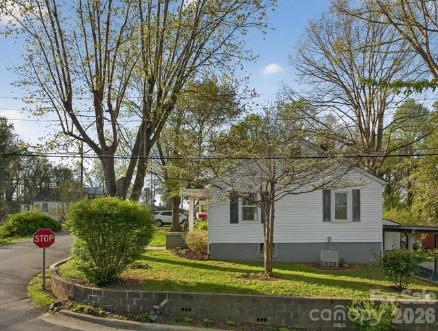 713 Prospect Street NW, Lenoir, NC 28645