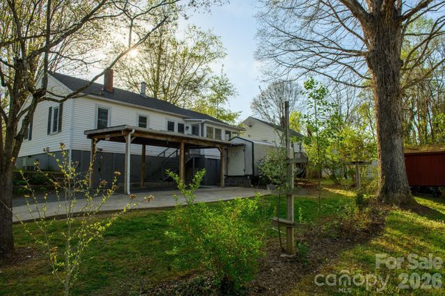 713 Prospect Street NW, Lenoir, NC 28645