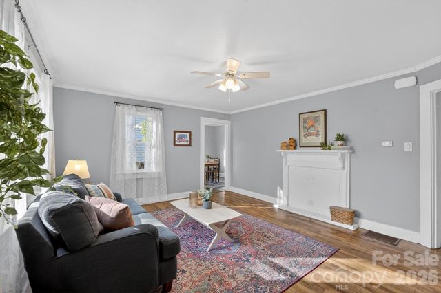 713 Prospect Street NW, Lenoir, NC 28645