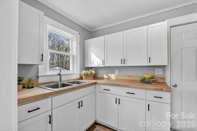 713 Prospect Street NW, Lenoir, NC 28645